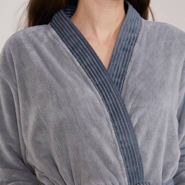 روب حمّام مقاس XL بلون رمادي داكن