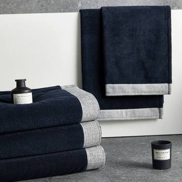 منشفة مقاس 70×140 سم بلون أسود