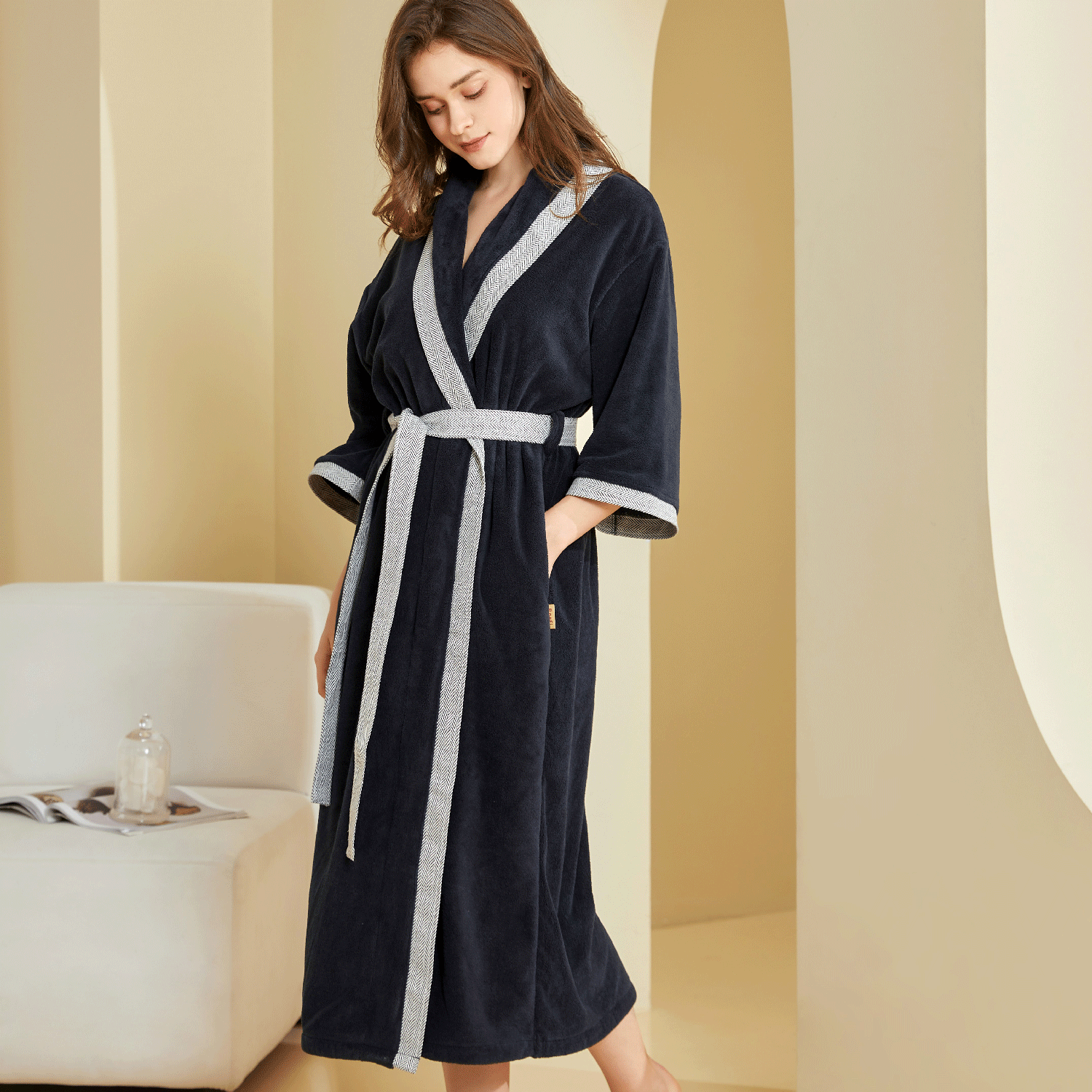 رداء حمّام مقاس XL بلون أسود