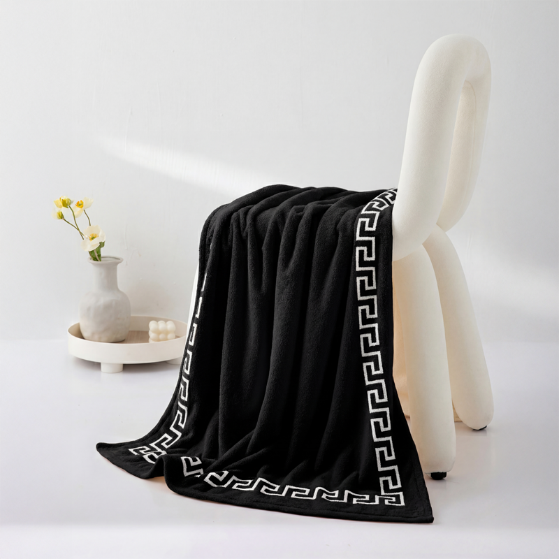 منشفة مقاس 70×140 سم بلون أسود