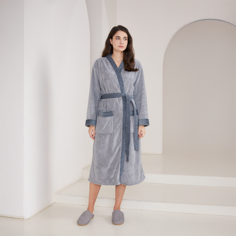 روب حمّام مقاس XL بلون رمادي داكن