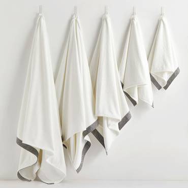 منشفة مقاس 70×140 سم بلون أبيض كريمي