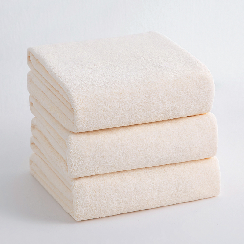 منشفة مقاس 70×140 سم بلون أبيض مائل للصفرة