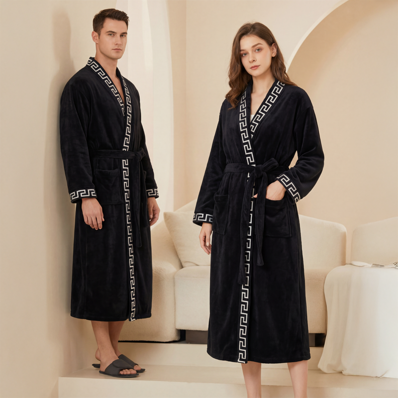 رداء حمّام مقاس XL بلون أسود