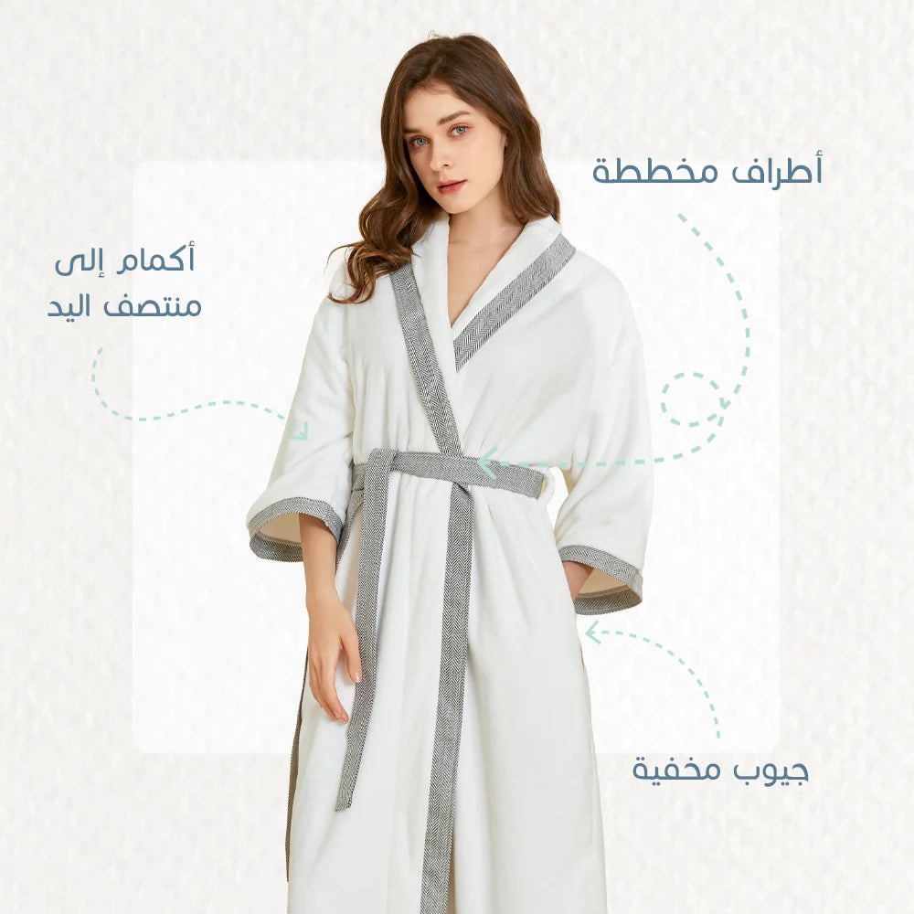 روب حمّام مقاس XL بلون أبيض كريمي