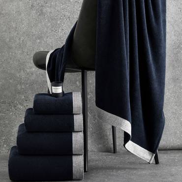 منشفة مقاس 70×140 سم بلون أسود