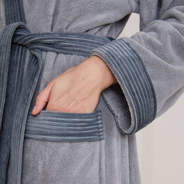 روب حمّام مقاس XL بلون رمادي داكن